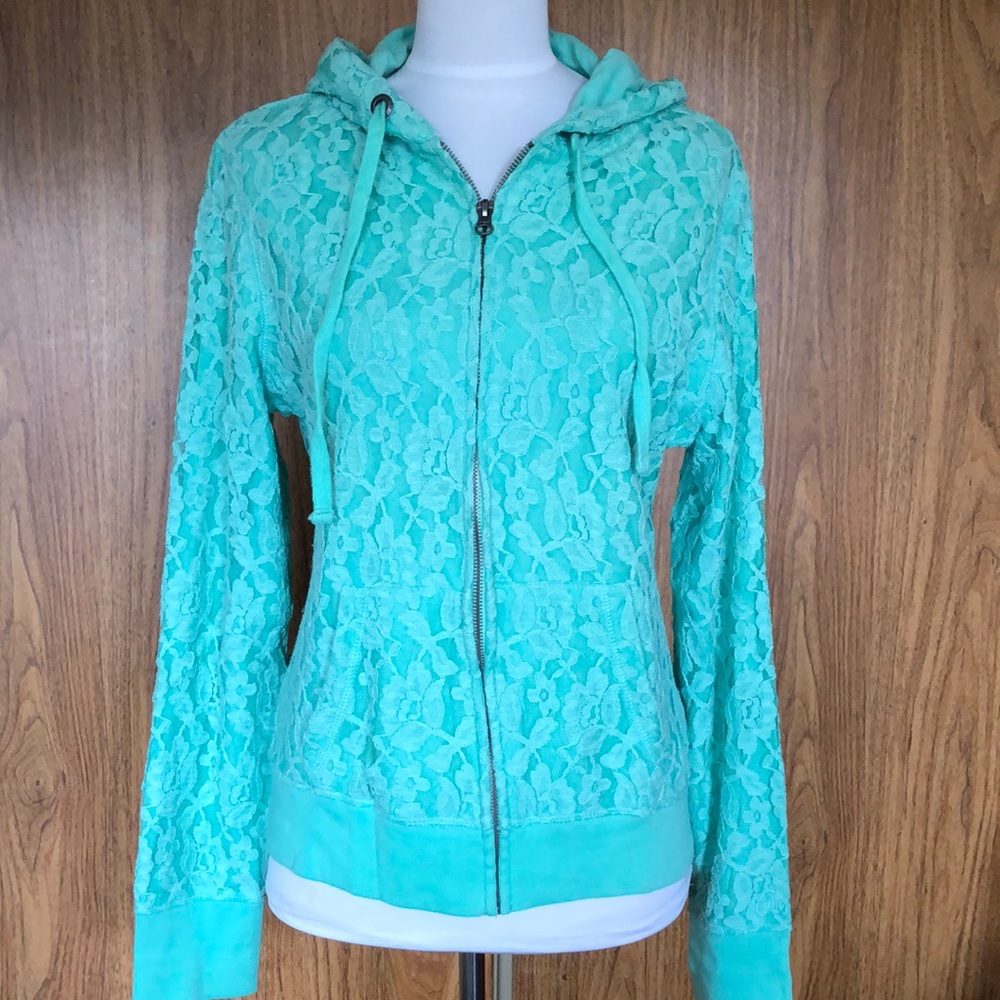 100% cotton Spring color jacket; size Large